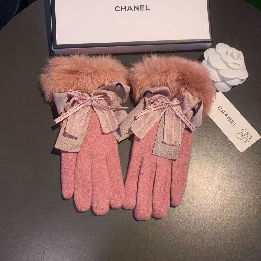 Chanel Pink Wool Faux Fur Bow Gloves